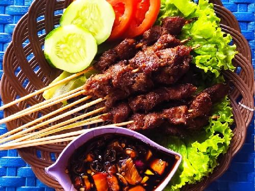 Sudut Hangat di Jl. Radjiman: Kedai Vivian's Family yang Menyatu dengan Jiwa Cilacap