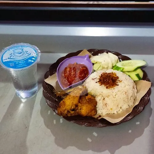 Nasi Liwet / Biasa + Ayam Goreng + 1 Gelas Air Mineral